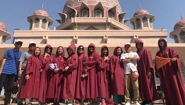 Du khách của BestPrice Travel chụp tại nhà thờ hồi giáo, Malaysia