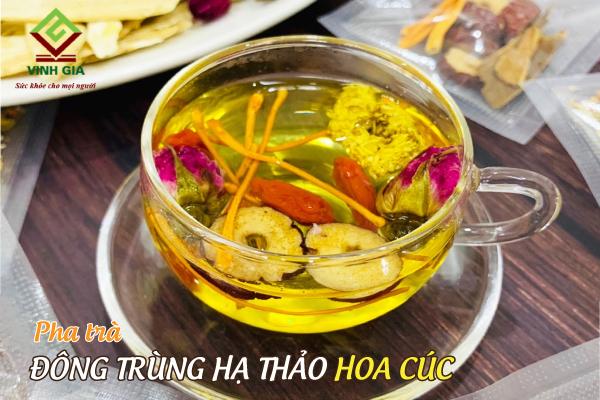 Trà đông trùng hạ thảo với hoa cúc