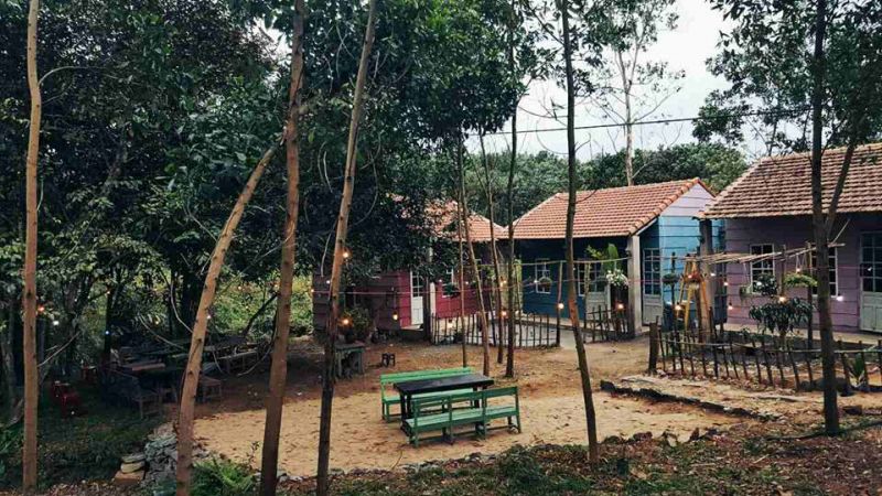 Ẩn mình giữa thiên nhiên núi rừng làng quê bạt ngàn cây, chan hòa nắng gió