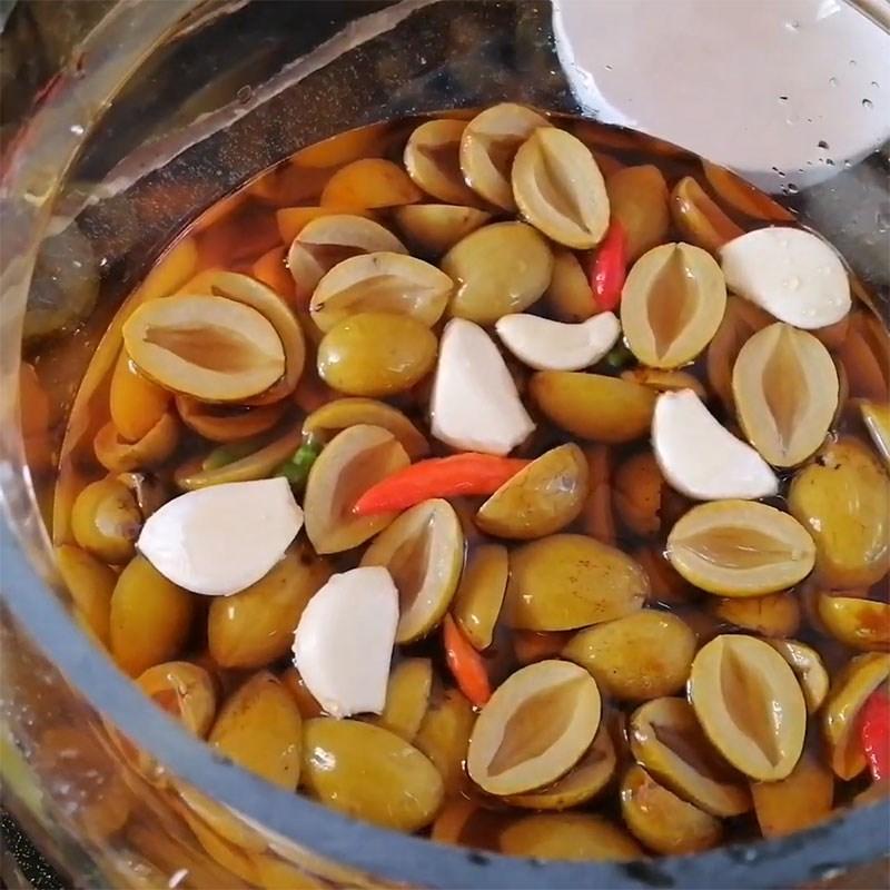 Trám ngâm mắm