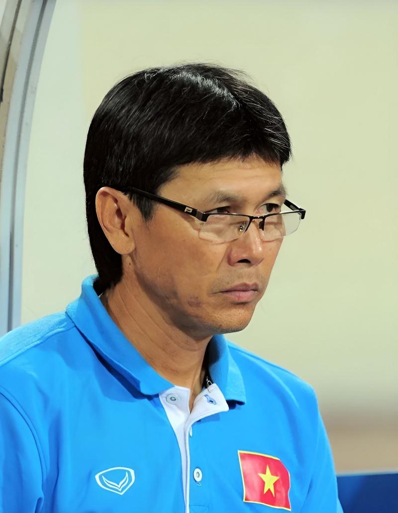 Trần Công Minh - hậu vệ phải xuất sắc nhất một thời của bóng đá Việt Nam với lối chơi công thủ toàn diện.