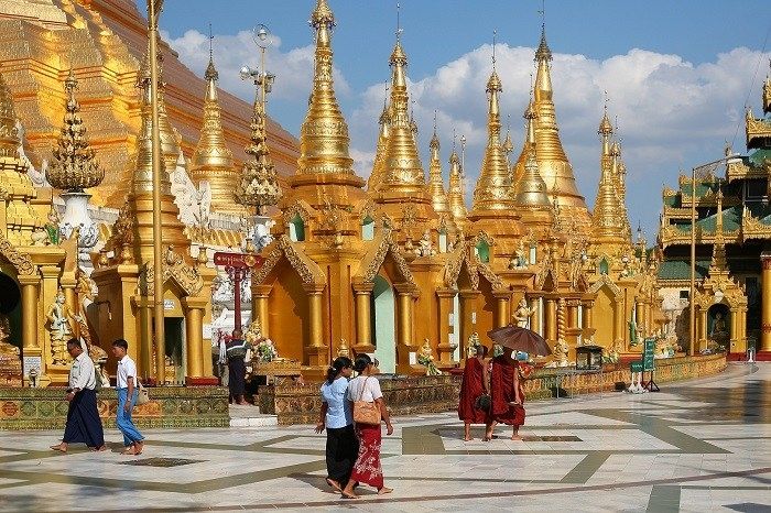 Luôn nhớ mang theo một tấm vải dài để quấn quanh người khi đi thăm chùa chiền