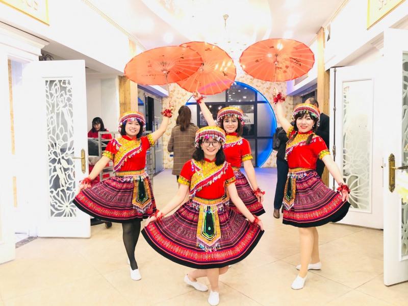 Trang Phục Biểu Diễn Ấn Tượng