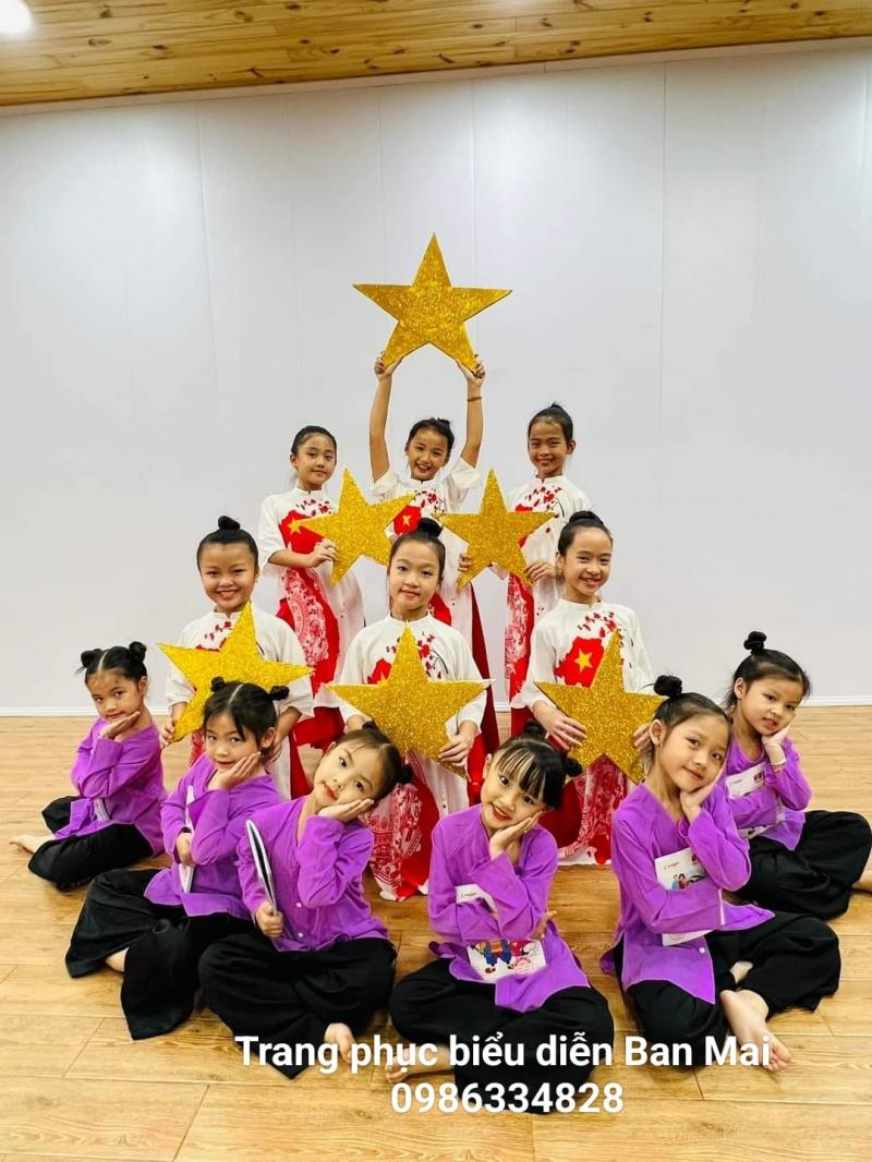 Trang phục biểu diễn Ban Mai