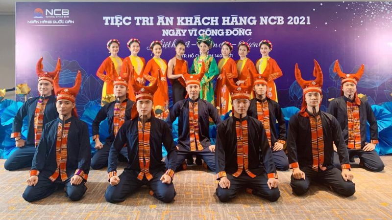 Trang phục biểu diễn Cao Tùng