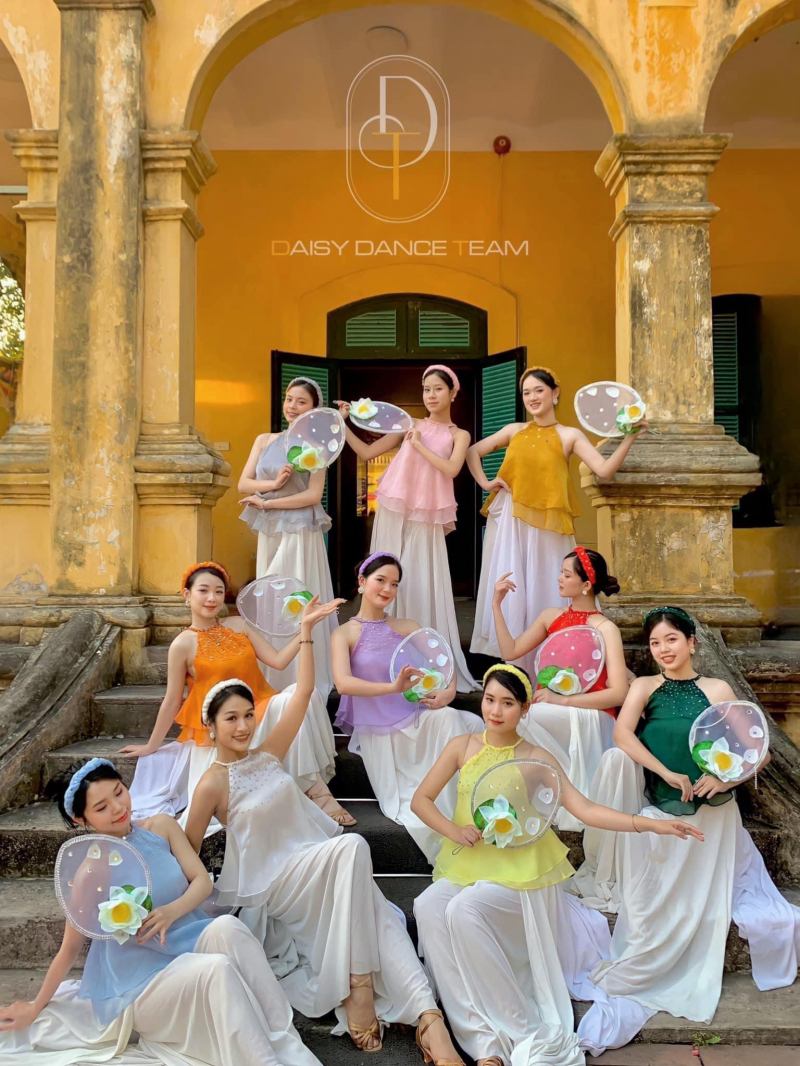 Trang Phục Biểu Diễn Đặng Thu Hà