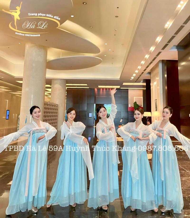 Trang phục biểu diễn Hà Lê