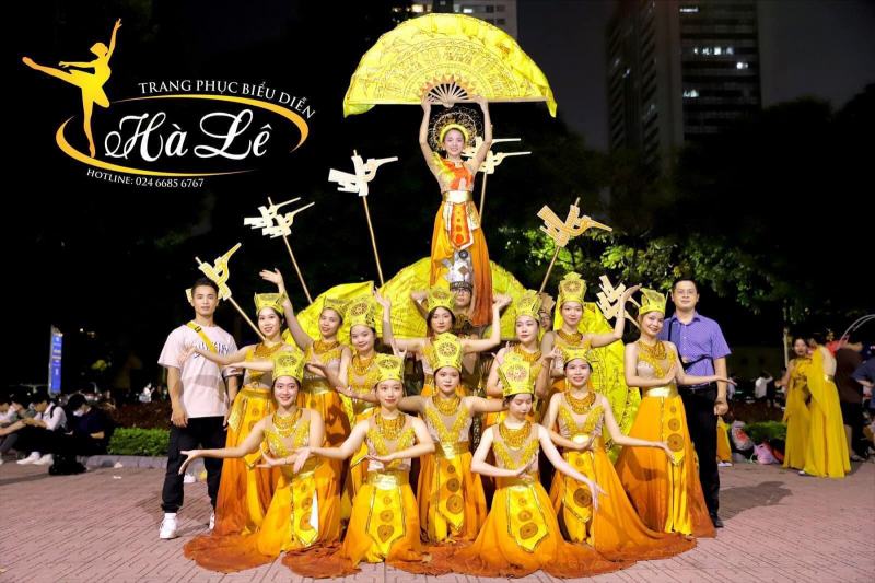 Trang phục biểu diễn Hà Lê