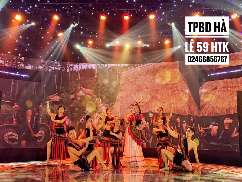 Trang phục biểu diễn Hà Lê