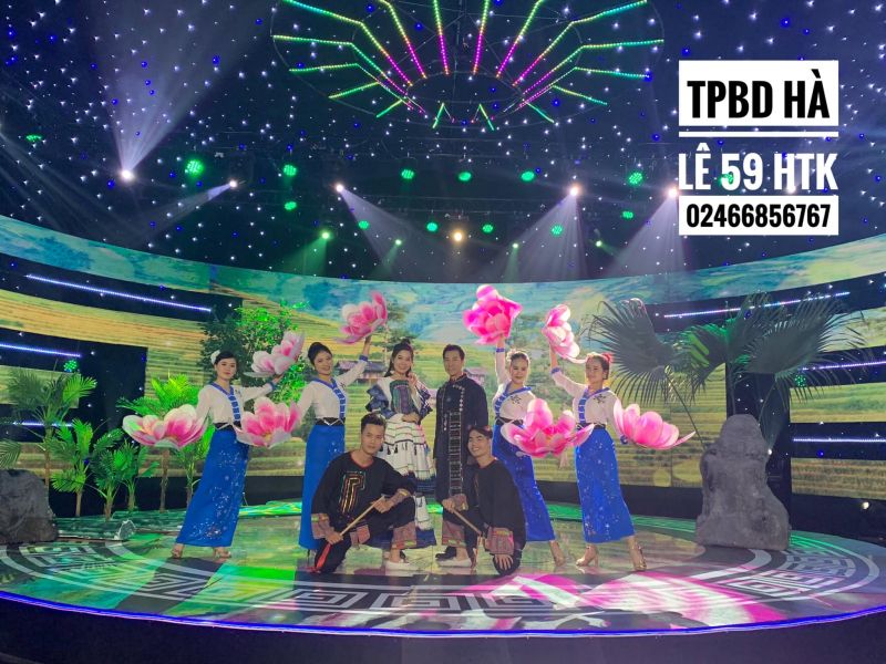 Trang phục biểu diễn Hà Lê