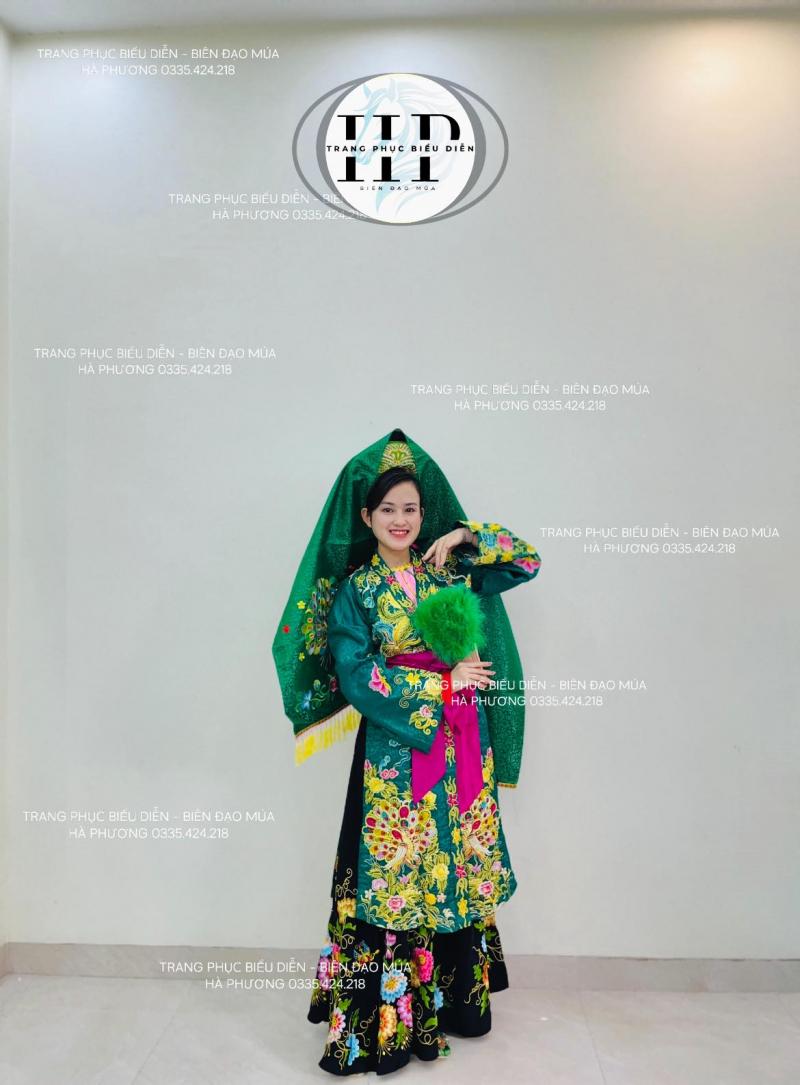 Trang phục biểu diễn Hà Phương