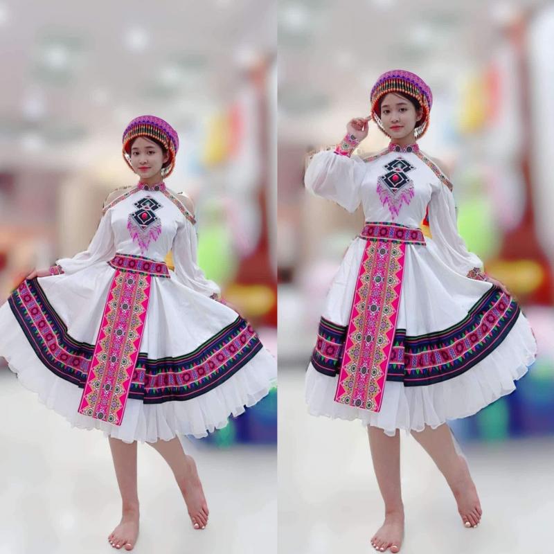 Trang phục biểu diễn Hoài Anh