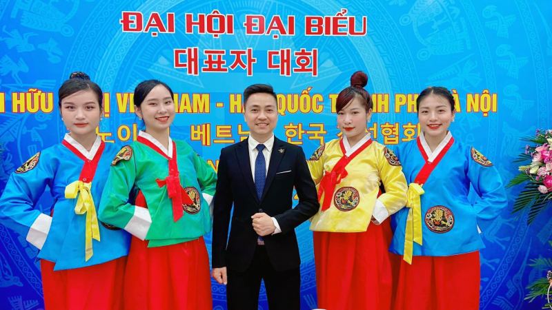 Trang Phục Biểu Diễn Hoàng Anh