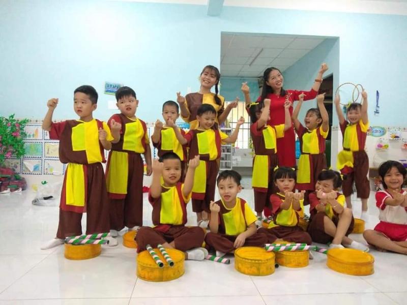 Trang phục Biểu diễn Hồng Hạnh