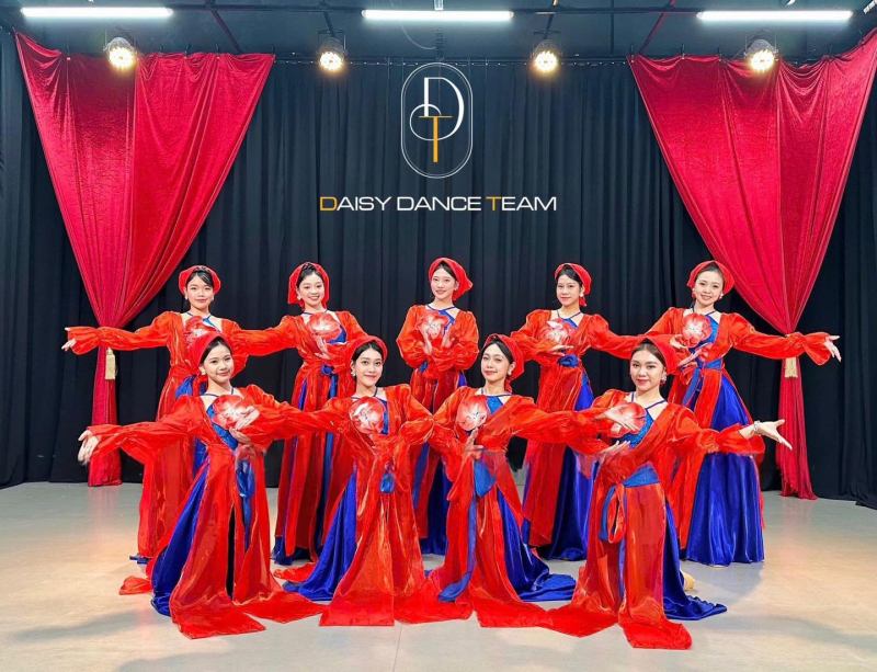 Trang phục biểu diễn Hương Quỳnh