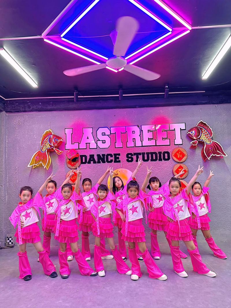 Trang phục biểu diễn Lastreet