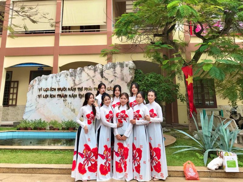Trang phục biểu diễn Lê Phạm