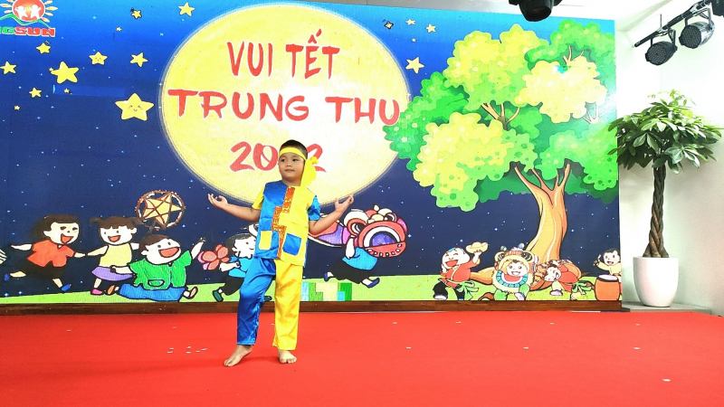 Trang phục biểu diễn Liên Lợi