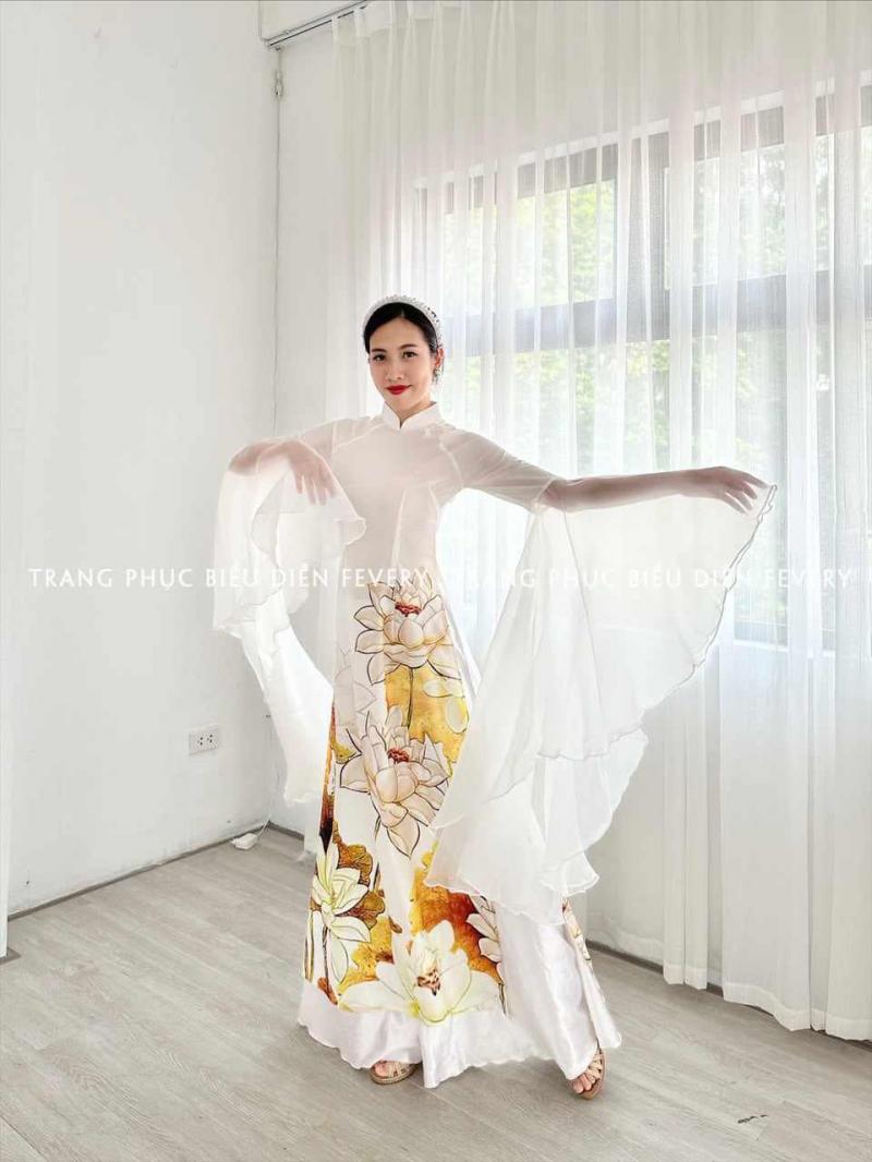 Trang phục biểu diễn Lily