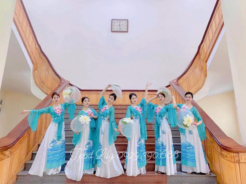Trang phục biểu diễn LILY