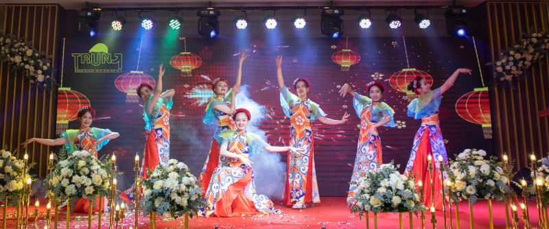 Trang Phục Biểu Diễn Nghệ Thuật