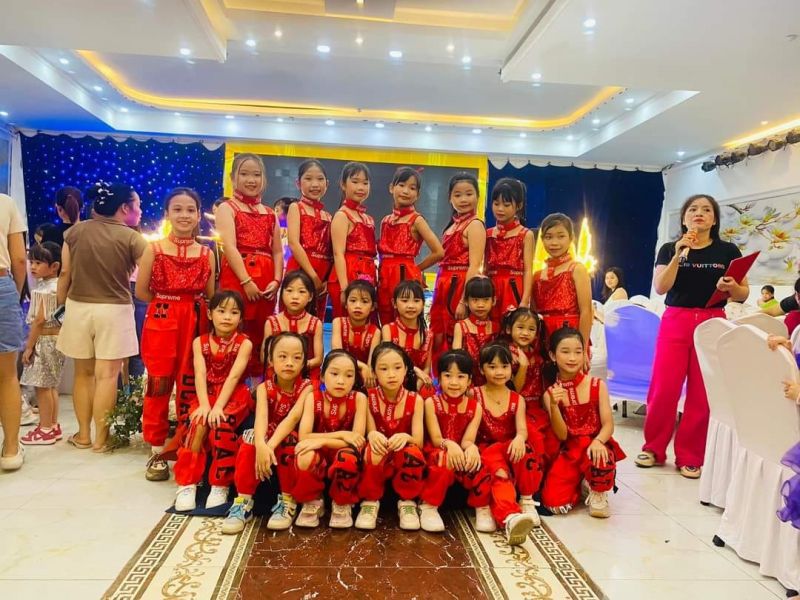 Trang phục biểu diễn Phương Anh
