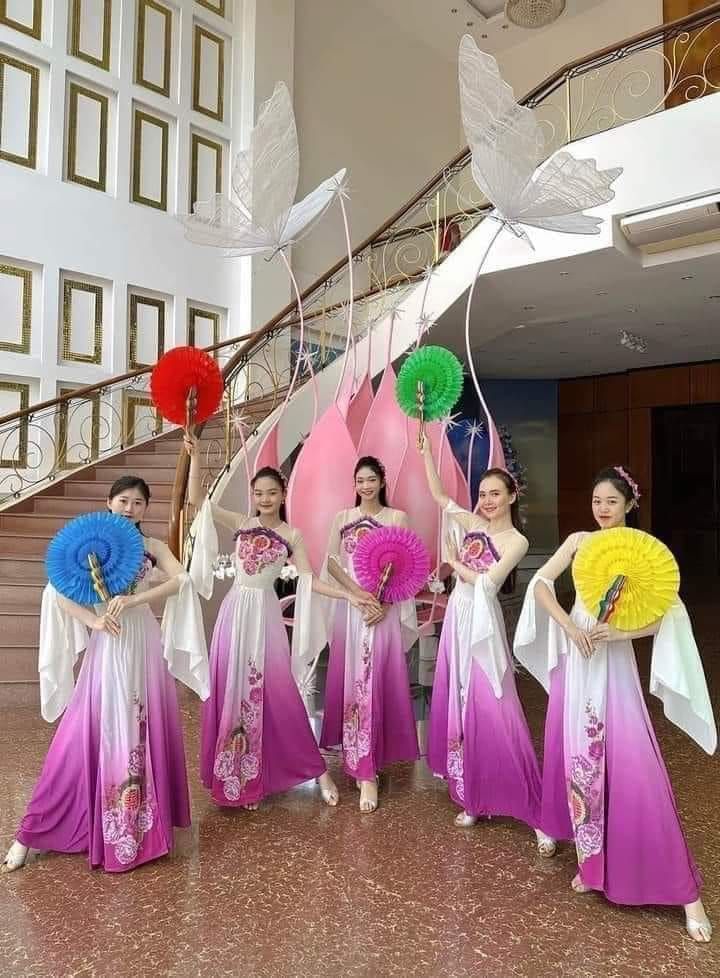 Trang Phục Biểu Diễn Thanh Anh