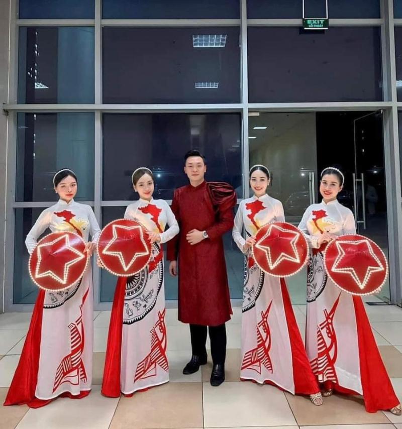 Trang Phục Biểu Diễn Trang Linh
