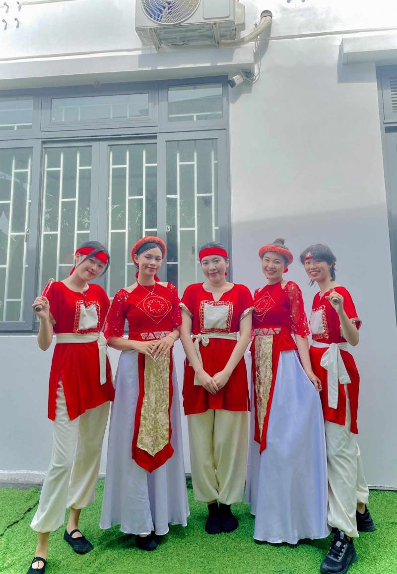 Trang phục biểu diễn Tuổi Ngọc