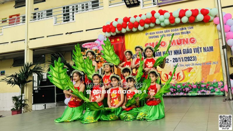 Trang Phục Bông Sen