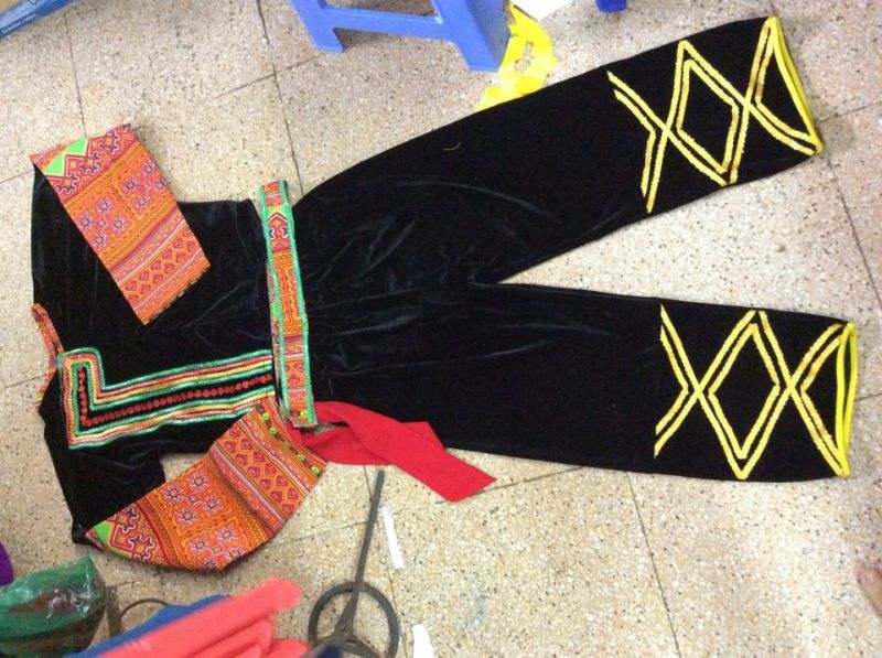 Trang Phục Biểu Diễn Khánh Mít