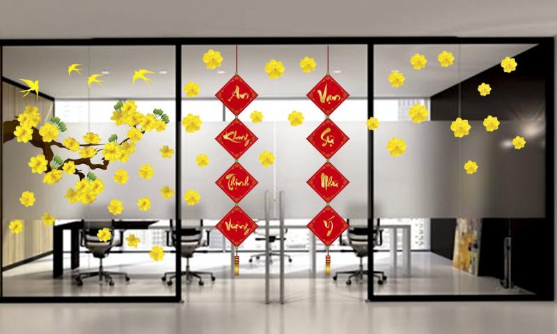 Cửa kính sẽ thêm sinh động hơn khi được bạn trang trí