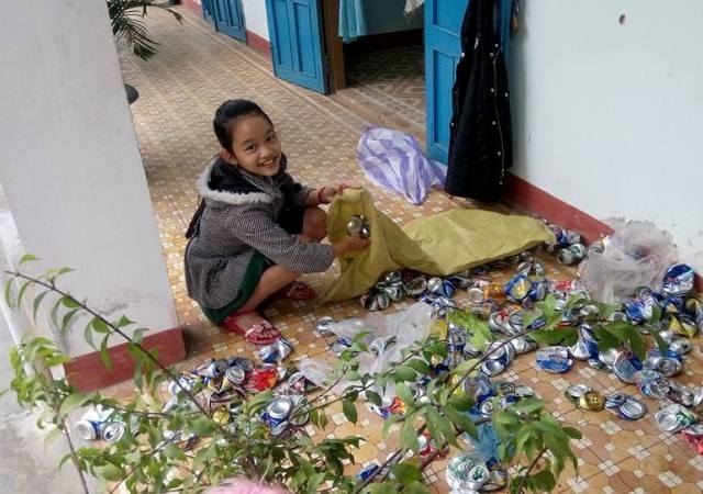 Tranh ảnh mang nhiều ý nghĩa từ vỏ hướng dương, giấy vụn
