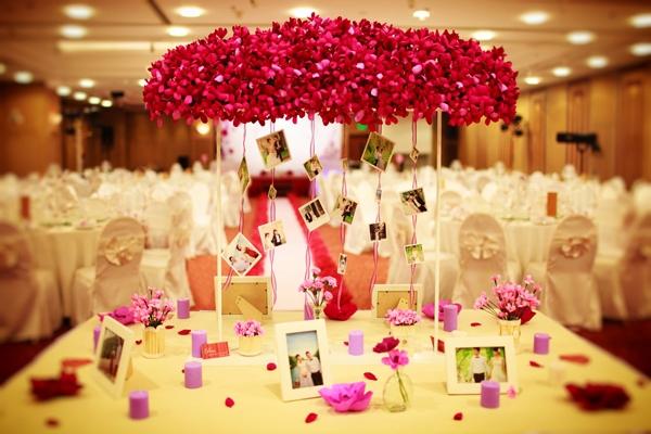Cưới vào ngày nghỉ lễ thì mọi chi phí từ thực phẩm, nhà hàng đến trang trí tiệc đều tăng lên