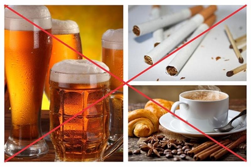 Các chất kích thích làm kích thích các hormone gây căng thẳng sẽ rất dễ nổi mụn.