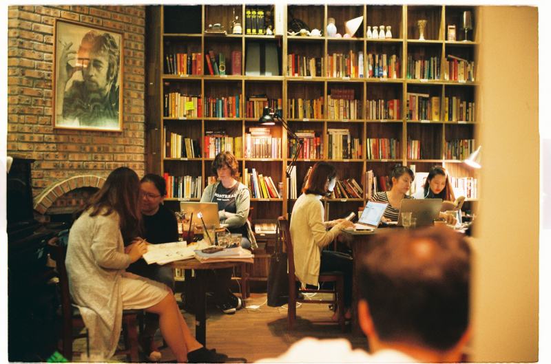 Tranquil. Books & Coffee