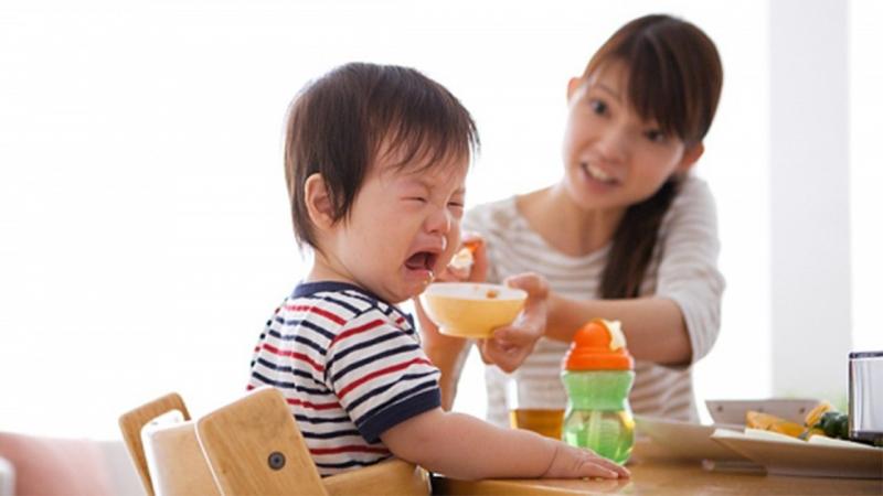 Trẻ chỉ thích ăn cơm với canh