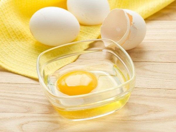 Trị mụn bằng chanh và lòng trắng trứng