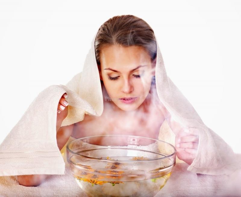Xông hơi nước - giải pháp tốt giúp trị mụn hiệu quả.