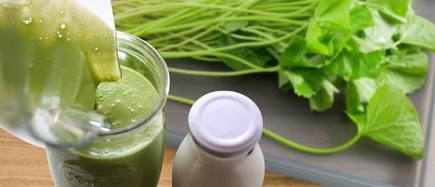 Rau má và sữa chua xóa tàn nhang nhanh