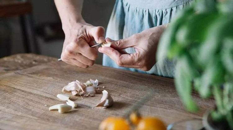 Tỏi trị đau nhức răng