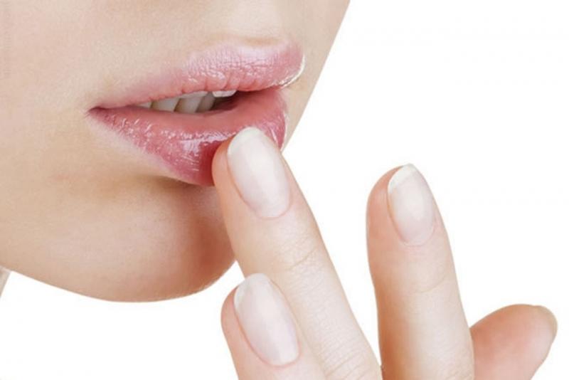 Môi luôn mềm mại và hồng hào với tinh dầu gấc