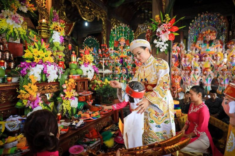 Tam phủ vâng phụng Thánh Mẫu gia phong có quyền kiểm soát hết thẩy sinh mệnh của toàn thể sinh linh trong Vũ trụ nói riêng trong tín ngưỡng thờ Mẫu