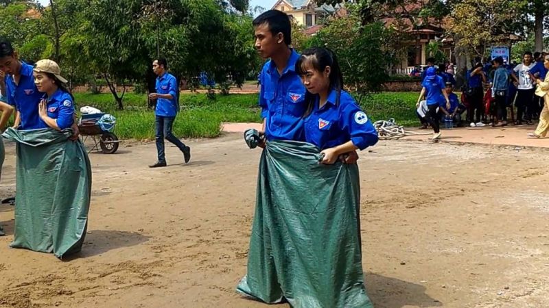 Trò chơi nhảy bao bố