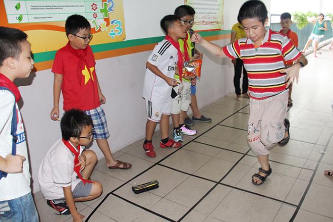 Trò chơi vận động: Nhảy lò cò