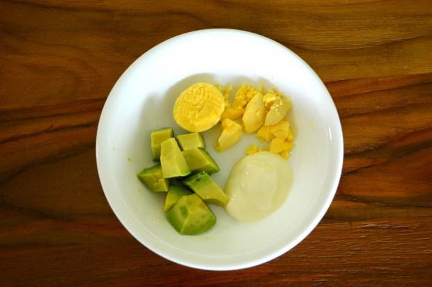 Trứng có thể giúp cải thiện sức khỏe tóc và móng, do có hàm lượng cao các a xít amin chứa sulphur cùng một loạt vitamin và khoáng chất.