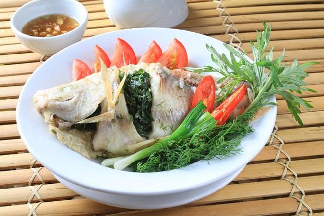 Trứng cá chép hấp ngải cứu