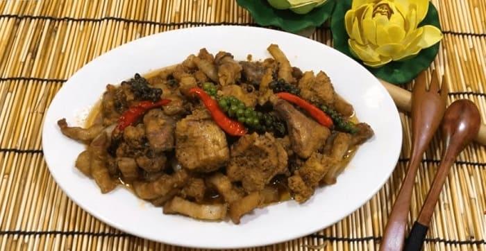 Trứng cá thu kho tiêu