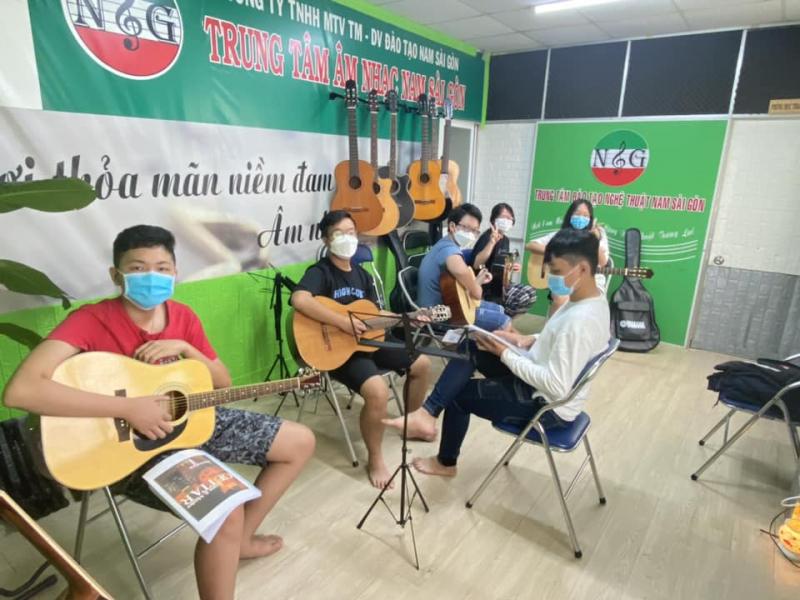 Các bé học tại lớp