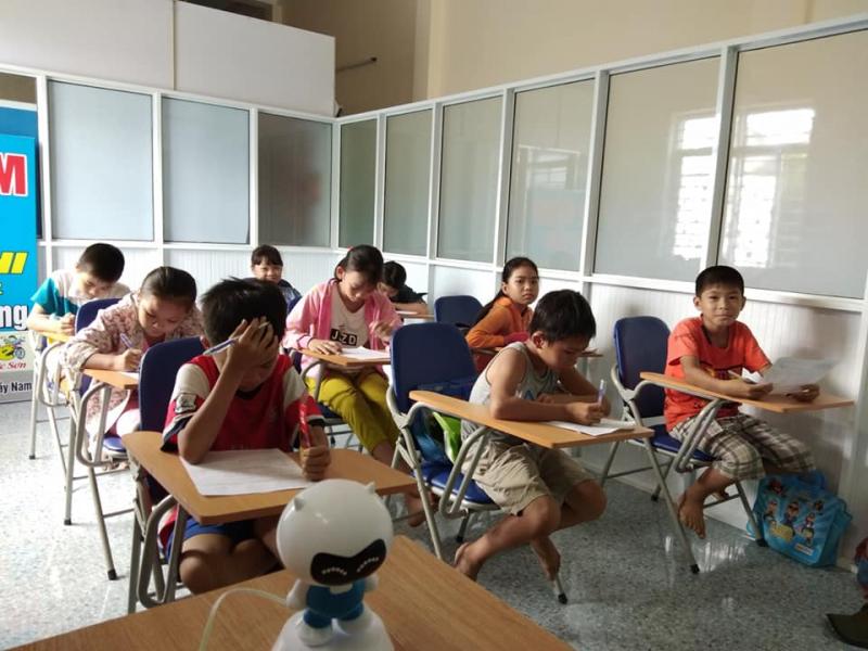 Gia sư phải hiểu được tâm lí học trò, gần gũi, hoà đồng với học trò để tạo thiện cảm.